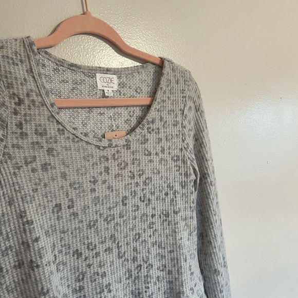 cozie by Pink Rose Light Grey Leopard Print Top - Picture 6 of 10